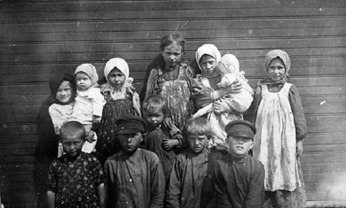  Крестьянские дети. Фофоновская слобода в Ряжске. Автор фотографии: неизвестен.