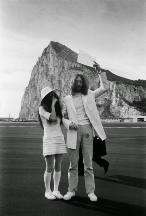 Свадьба японской авангардной художницы и британского рок-музыканта, 1969 год.