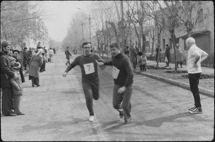 Спортивные соревнования нередко устраивались прямо на улицах города.