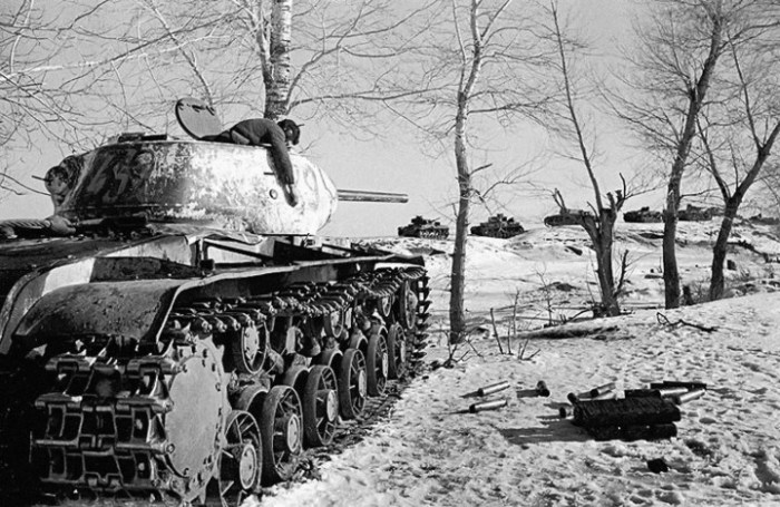 Расстрелявши немецкую танковую колонну, Воронежский фронт, январь-февраль 1943 год.