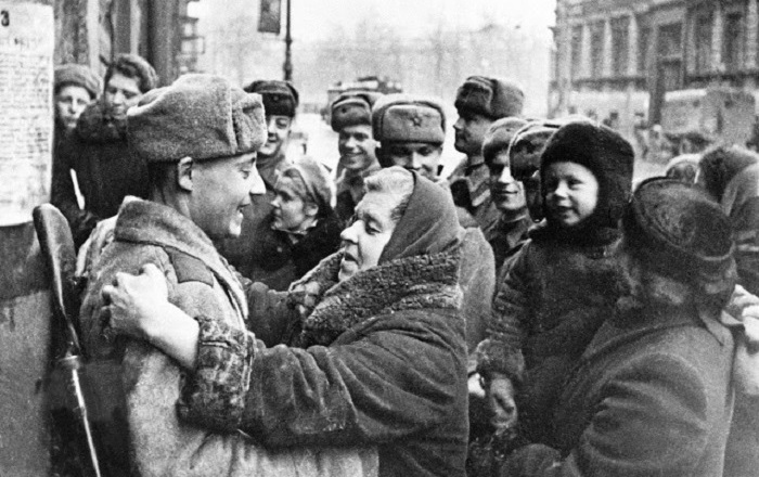 Фотографии из блокадного Ленинграда .