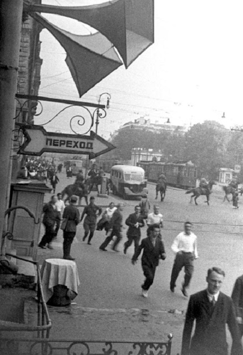 Беспокойство на улицах Ленинграда.