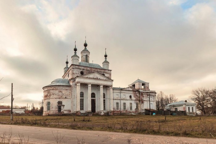 Город в Павловском муниципальном районе Нижегородской области в 61 км от Нижнего Новгорода. Известен как старинный центр производства канатов и верёвок, а первое упоминание о нём относится к 1565 году.
