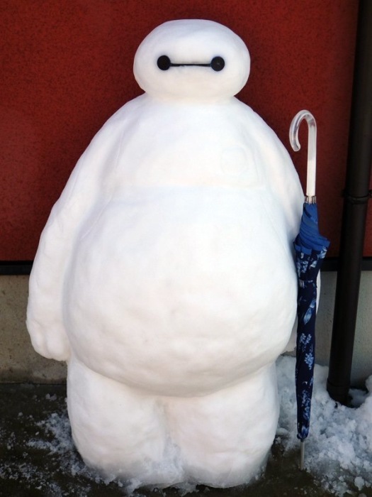 Надувной медицинский робот из мультфильма «Город героев» и в самом деле чем-то напоминает снеговика.