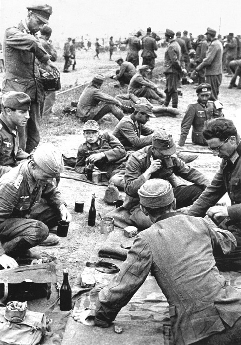 Немецкие пленные офицеры, размещенные в Красногорском особом оперативно-пересыльном лагере №27.