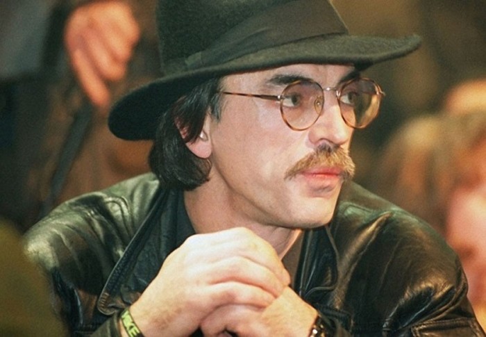 Легендарный артист, певец, телеведущий на съемках программы телеканала НТВ «С Новым годом!». 1 декабря 1994 года. Фото Виктора Борисова.