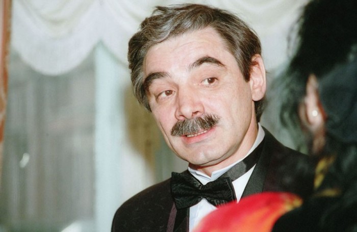 Актер, режиcсер и продюсер в элегантном костюме. 1 апреля 1995 года. Фото Владимира Яцины.
