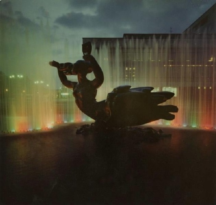 Возле театра оперы и балета в Днепропетровске построен фонтан Муза. 1978 год.