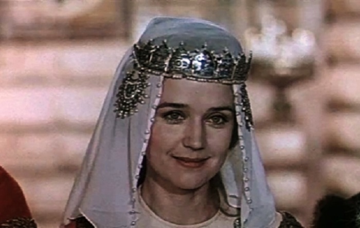 Одна из красивейших актрис советского кинематографа сыграла роль княжьей дочери Ксении в киносказке «Василий Буслаев», снятой в 1982 году.