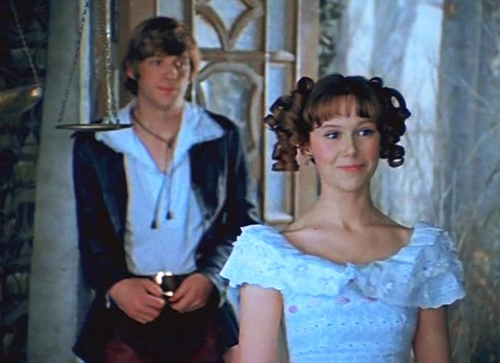 Очаровательная и искренняя актриса стала одной из любимых принцесс советского кино, сыграв в фильме-сказке «Обыкновенное чудо» (1978 год).