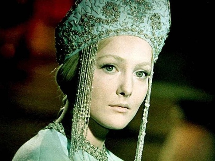 Обворожительная, но холодная Снегурочка из одноименного фильма-сказки (1968 год) стала первой и единственной главной ролью актрисы.