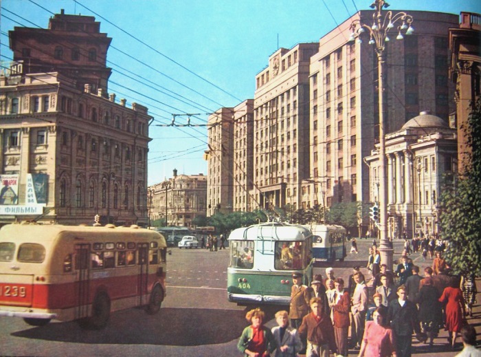Вид на здание Госплана с Театральной площади.