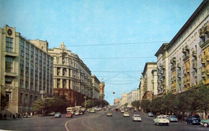 Улица Горького, издавна считается главной магистралью Москвы.