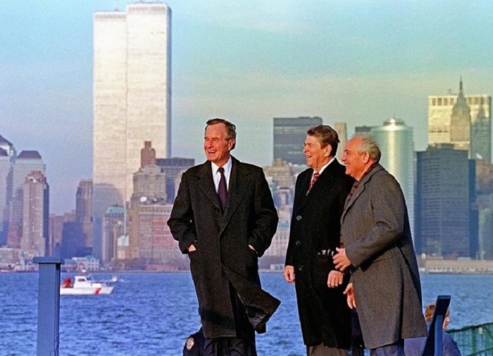 Встреча в нижнем Манхэттене на фоне башен-близнецов, 1988 год.