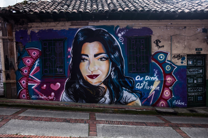 В 2011 году власти Колумбии декриминализировали граффити.