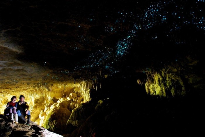 Комарики-светлячки — главная достопримечательность комплекса пещер.