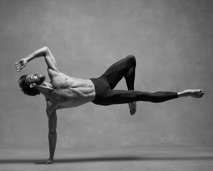 Ведущий танцор в Американском театре балета (American Ballet Theatre). Авторы фотографии: Кан Пивоварни и Дебора Ори (Kan Browar and Deborah Ory).