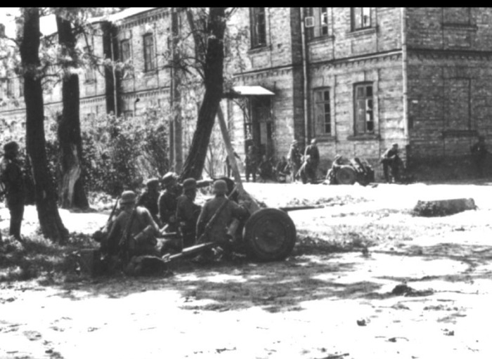 Осада Бреста немецкими войсками в июле.