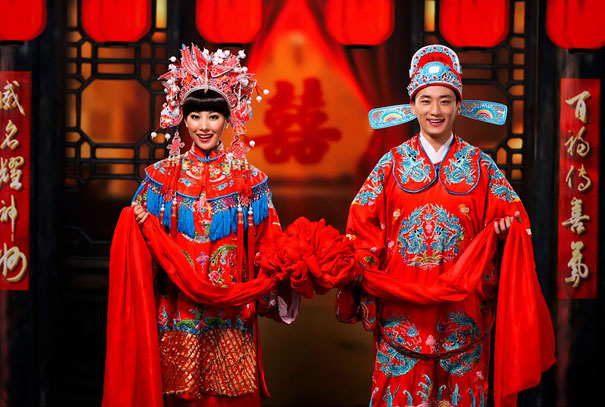 Традиционные китайские свадебные наряды почти всегда красного цвета.
