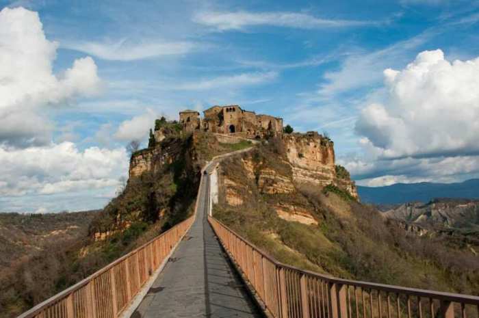 Один из самых загадочных итальянских городов, возраст которого превышает 2,5 тысячи лет.