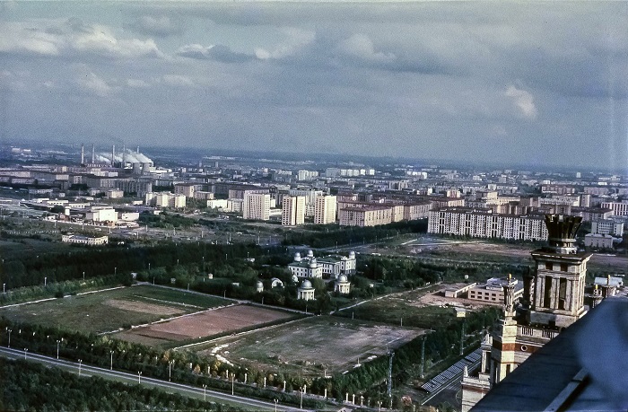 Зрелищный вид на восток с Главного здания Московского государственного университета имени М.В.Ломоносова.