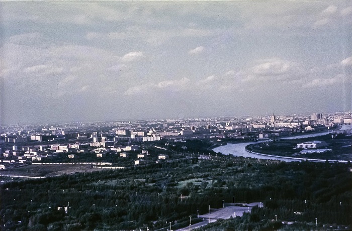 Вид на север с Главного здания МГУ.