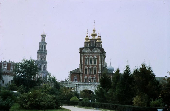 Один из старейших и красивейших монастырских архитектурных ансамблей России.