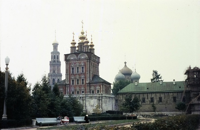 Новодевичий женский монастырь — одна из наиболее значительных после Кремля достопримечательностей Москвы.