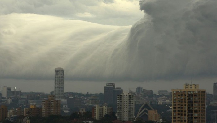 Сидней накрыло гигантское облачное цунами. Фотограф Jonny Ross.