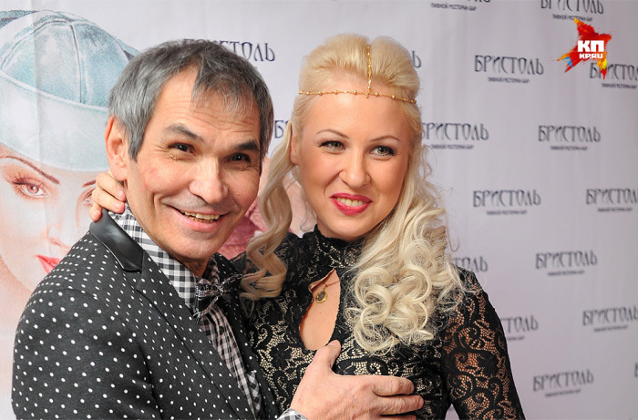 Бари Алибасову 68 и он снова молодожен, так как шестой его супругой два года назад стала Лилиана Максимова, которой сейчас 28 лет. Разница в 4 десятилетия не стала для пары препятствием.