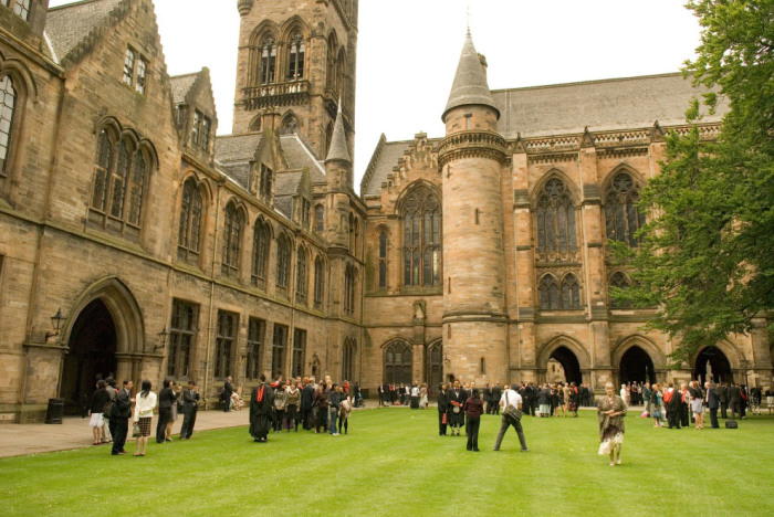 Университет основан в 1088 году считается самым старым и красивым в мире.