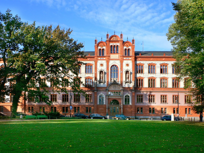 Университет основан в 1419 году и является самым старым в регионе Балтийского моря.