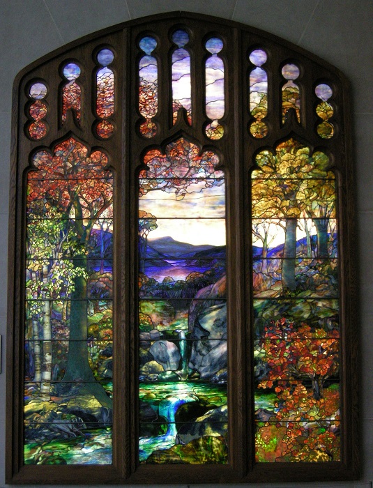 Одним из самых смелых новаторов в области художественного стеклоделия, был американец Луис Комфорт Тиффани.