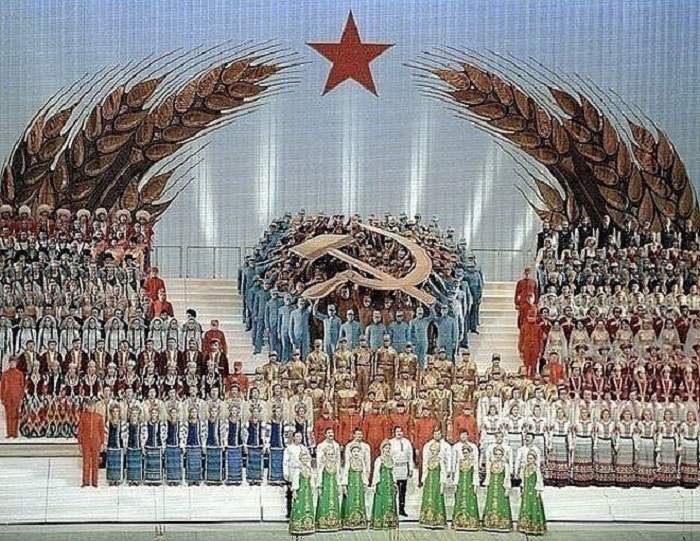 Участники концерта, посвященного 60-летию образования СССР.