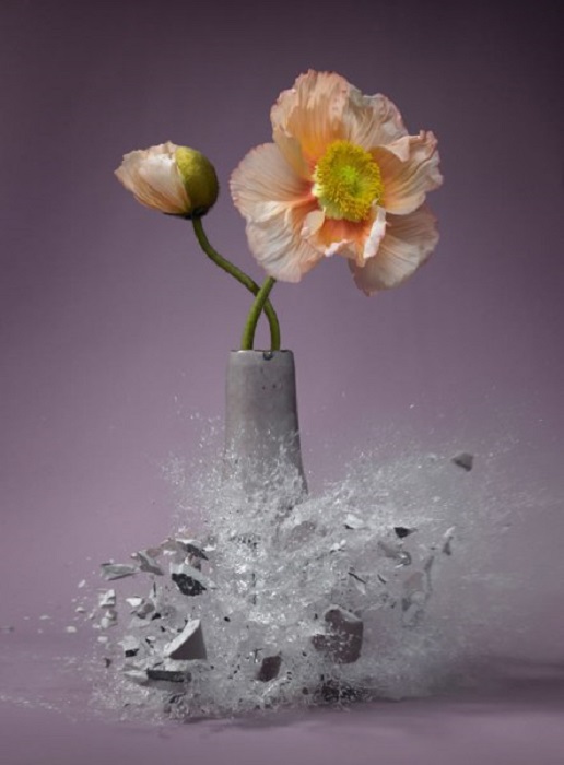Взрыв керамической вазы.