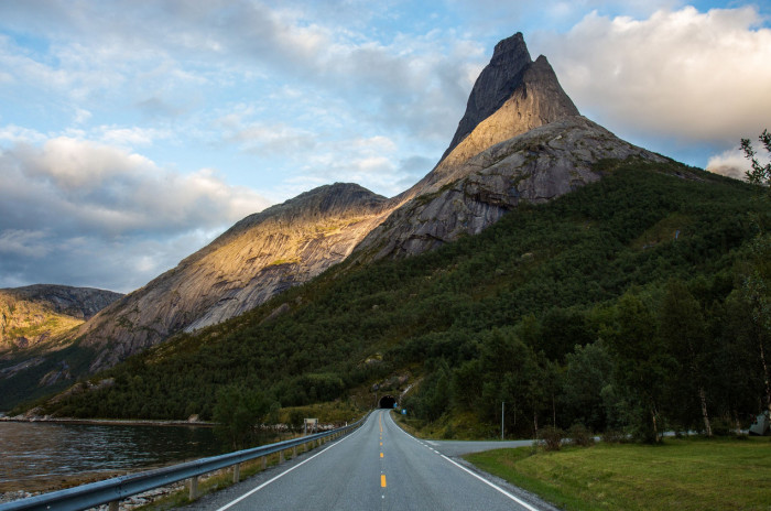 Национальная гора Норвегии - Стетинд возвышается на 1392 метра над уровнем моря.