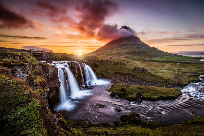 Одна из самых знаменитых гор в Исландии,  её высота 463 метра, находится она на полуострове Snaefellsfnes и является визитной карточкой горда Грундарфьордура.