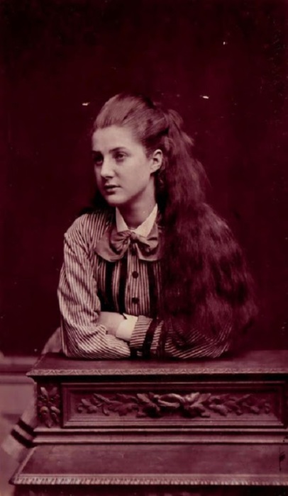 Юная англичанка, 1880-е годы.
