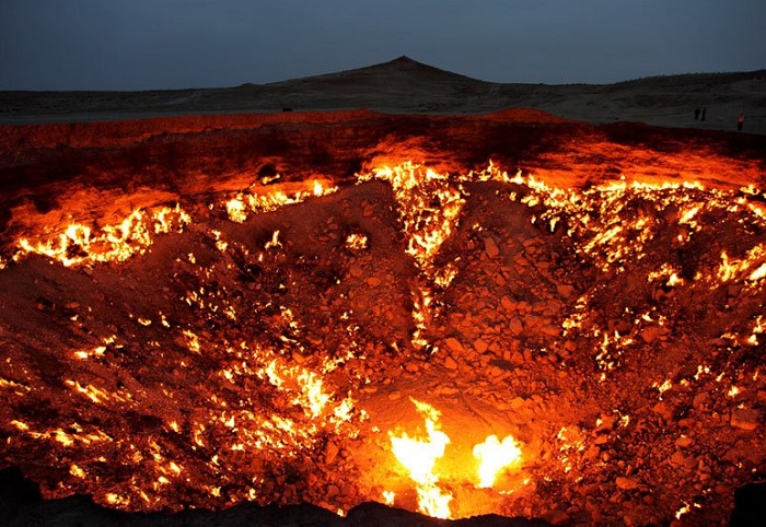 Горящий кратер «Врата Ада».