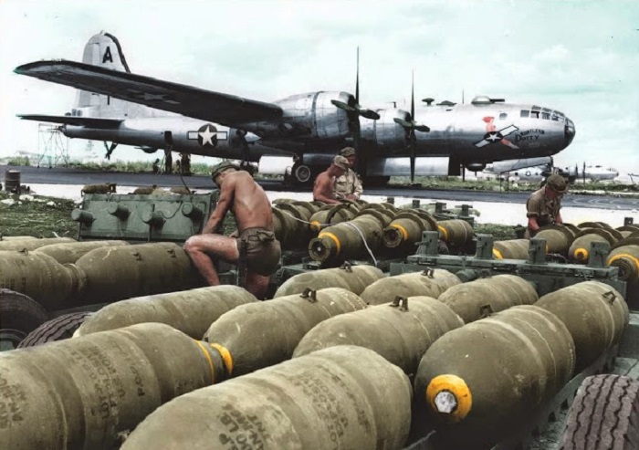 Американский стратегический бомбардировщик, разработанный в начале 1940-х годов.