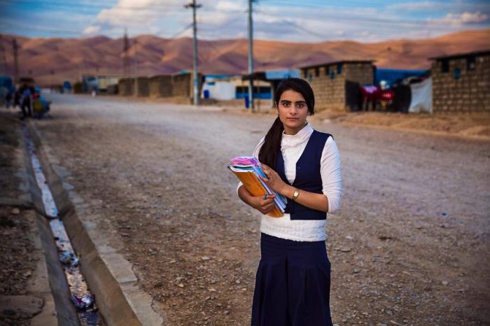 Молодая девушка Хаса в лагере беженцев Курдистана в Ираке.