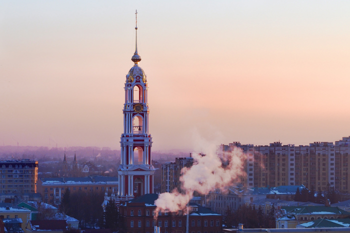 Многоярусная монастырская колокольня была снесена в советские годы, заново отстроена в 2011, высотой 107 метров.