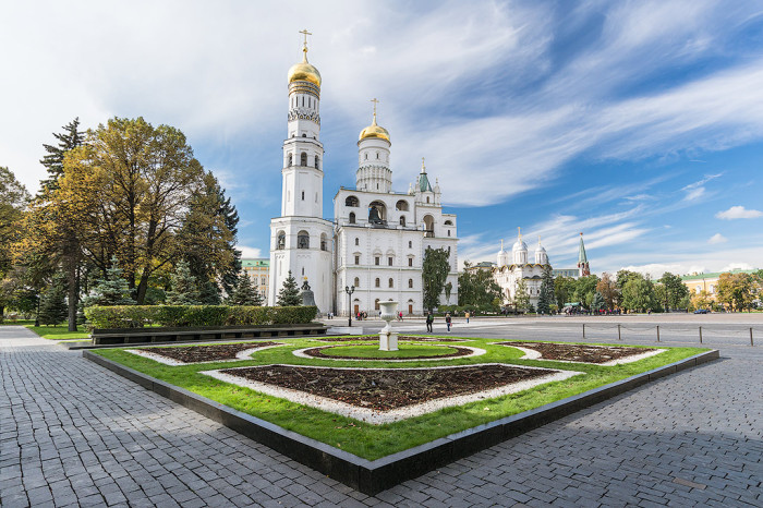 81-метровая церковь-колокольня, расположенная на Соборной площади Московского Кремля.