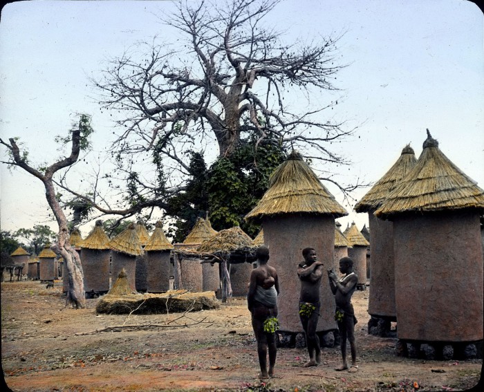Небольшое укрепленное поселение в республике Буркина Фасо.