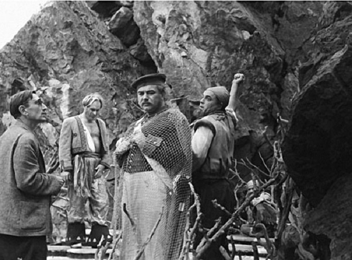 В фильме-сказке советского режиссера Александра Роу забавных кадров и неожиданных находок было больше, чем задумывал автор.