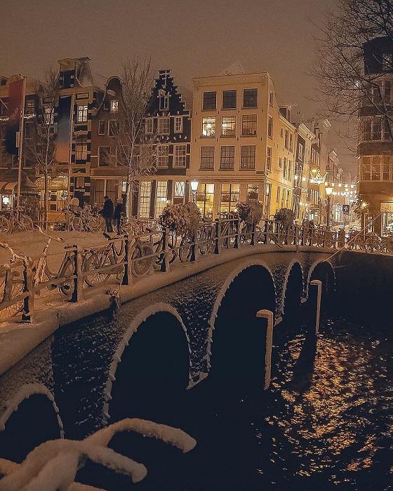 Ночное очарование зимнего Амстердама.