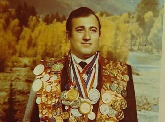 Шаварш Карапетян, спас 20 человек с затонувшего троллейбуса в Ереване 16 сентября 1976 года.