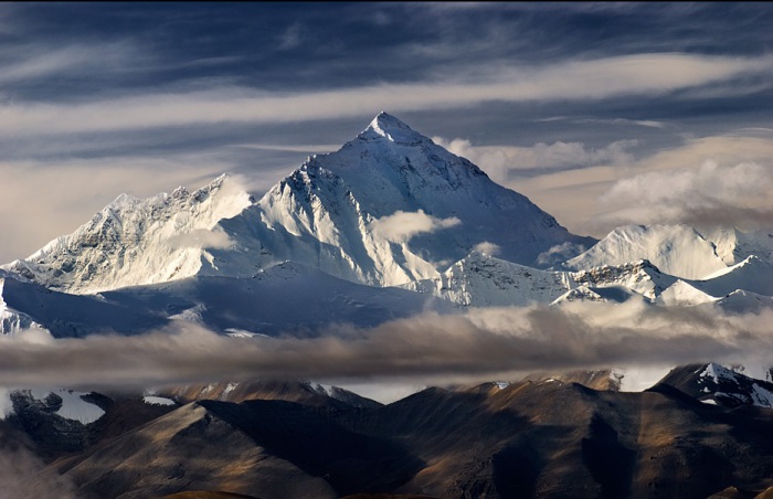 Эверест - высочайшая вершина.