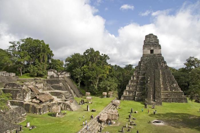 Храм Великого ягуара, Тикаль, Гватемала.