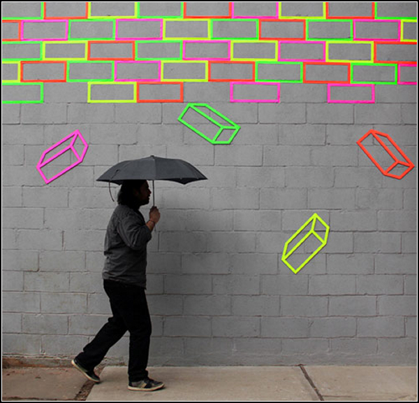 Разноцветные кубики из скотча на улицах Нью-Йорка